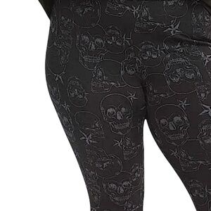 TORRID Skulls Design Full-Length Signature Leggings NWT  Size 1X